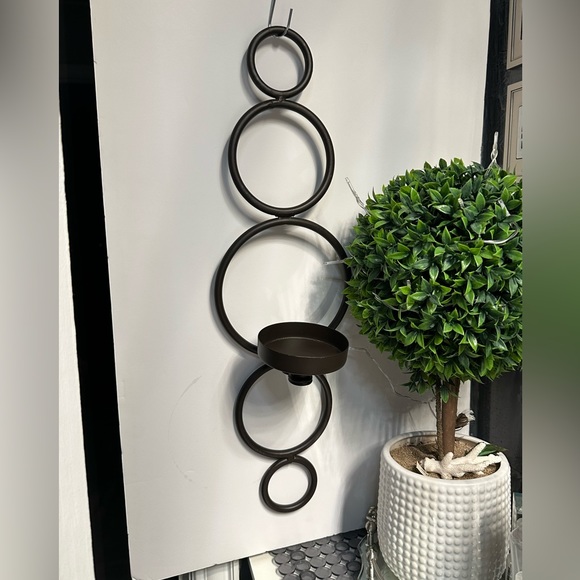 Home interiors Contemporary Metal circles Candle holder - Picture 2 of 16